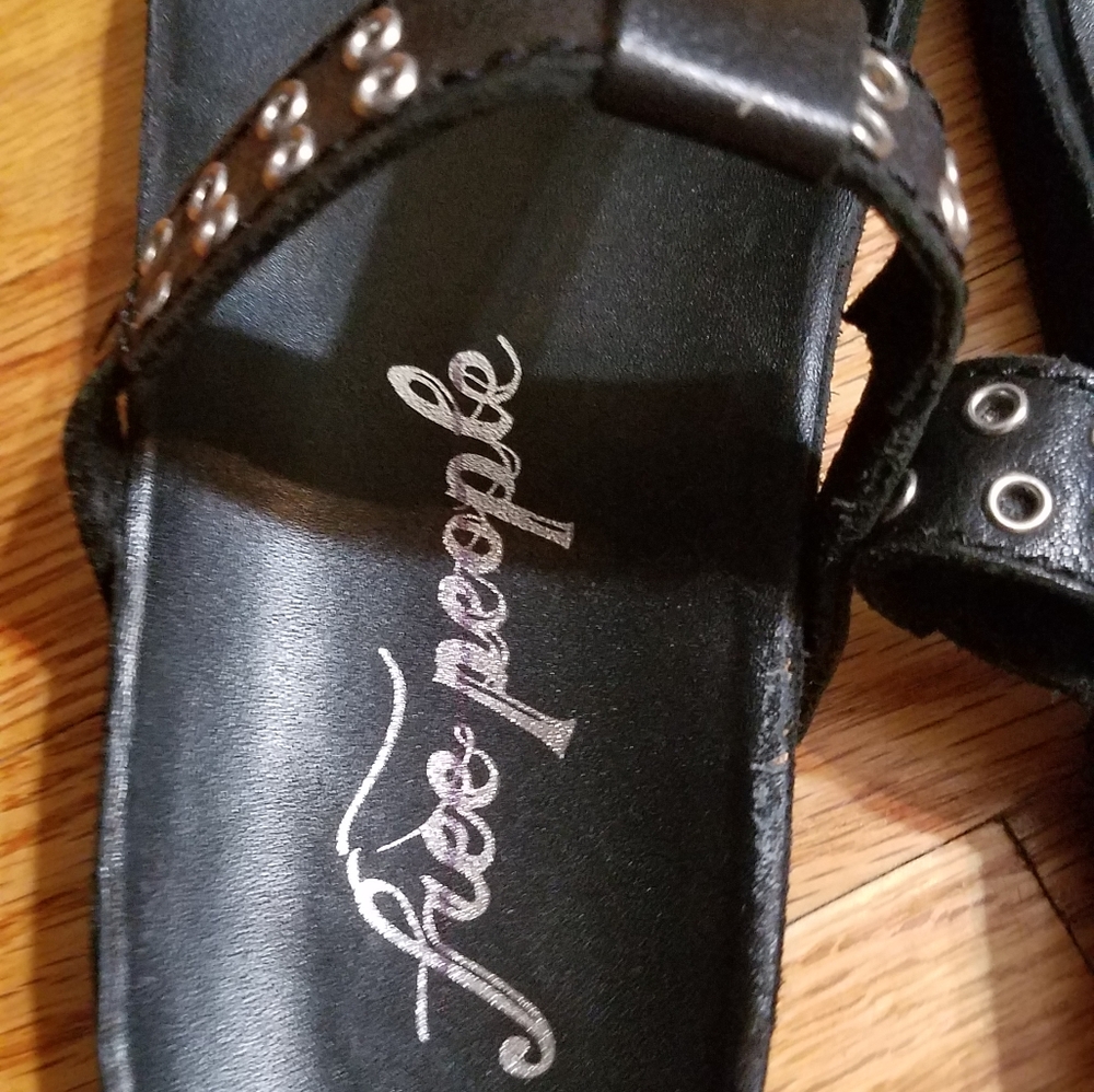 FREE PEOPLE Slip On Sandles Summer Nights Grommet - Picture 6 of 6